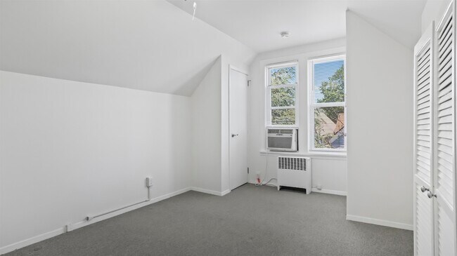 Building Photo - 23 W 42nd St