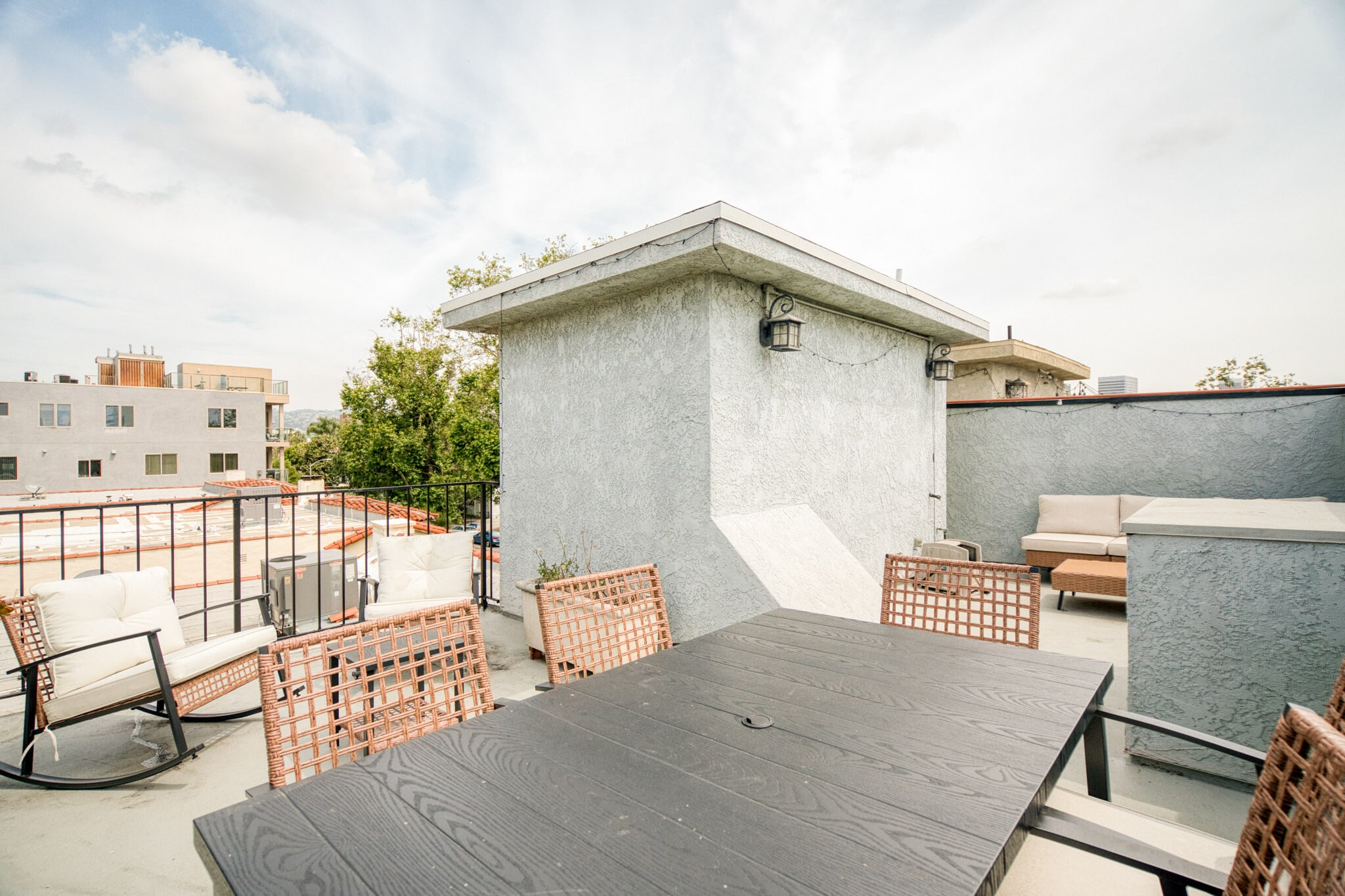 Building Photo - 839 S Holt Ave