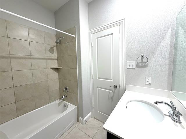 Building Photo - 1205 Parker Dr