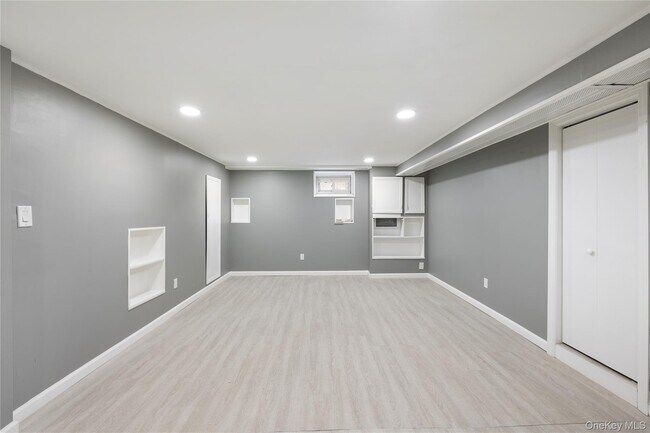 Building Photo - 40 Pilgrim St