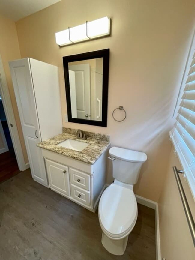 Building Photo - Cute beach bungalow in Biloxi, MS!