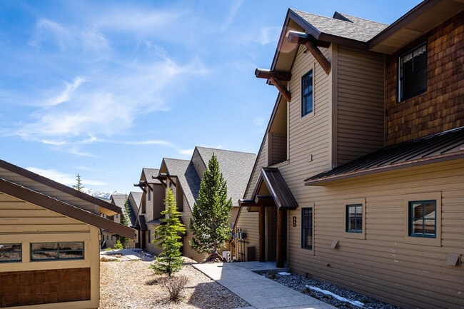 Building Photo - 4 Lower Saddle Ridge Rd