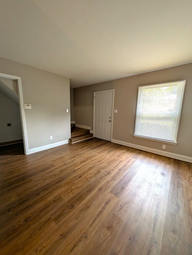 Building Photo - 311 Skyland Ave