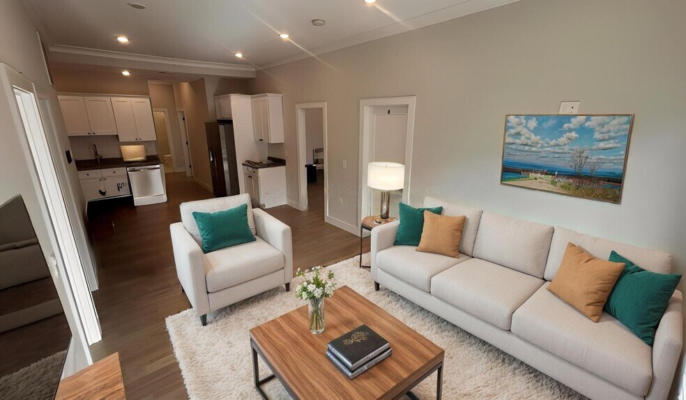 Primary Photo - 16 Highgate St