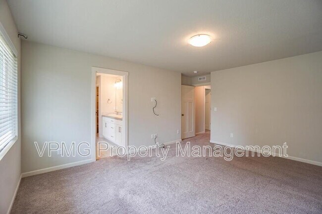 Building Photo - 11603 NE 138th Ave