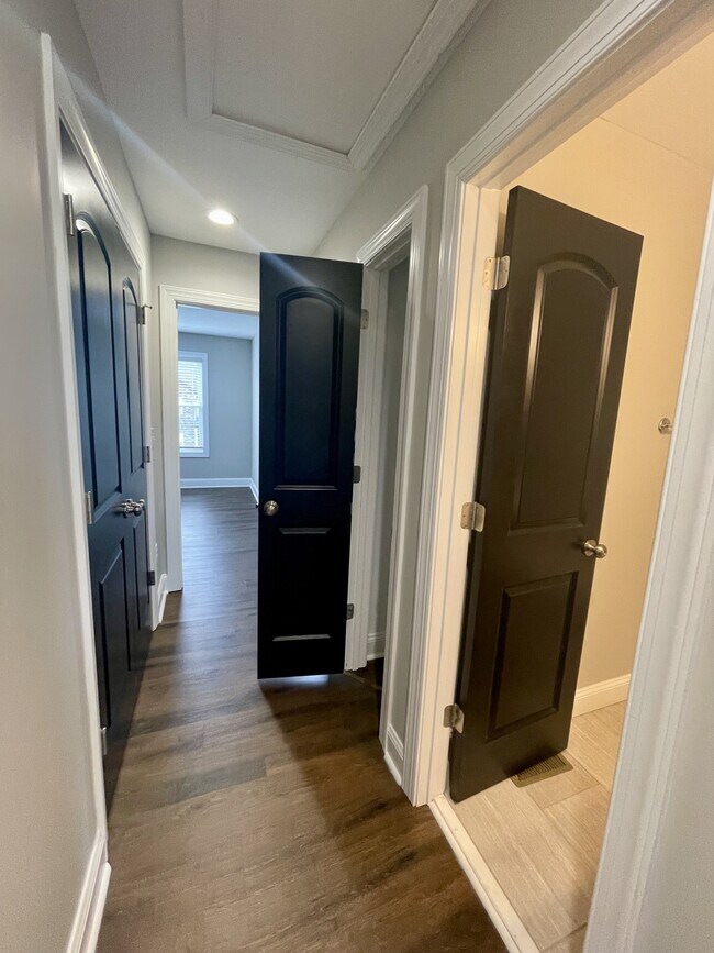 Building Photo - 1 Emanuel Ct