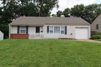 Building Photo - August FREE On This 3 Bedroom 1 Bath Home In Prairie Village