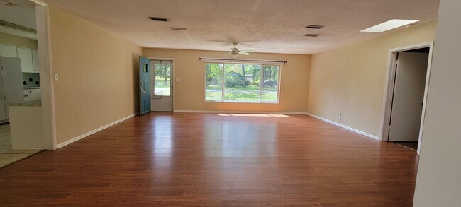 Building Photo - 4/2 (Madison Park) Nice home in quiet neighborhood