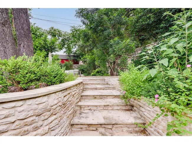 Building Photo - 8700 Mountainwood Cir