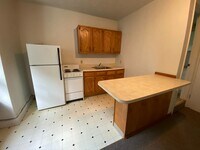 Building Photo - Spacious 1 Bedroom Apartment in South Oakland! Call Today to Schedule an Appointment!