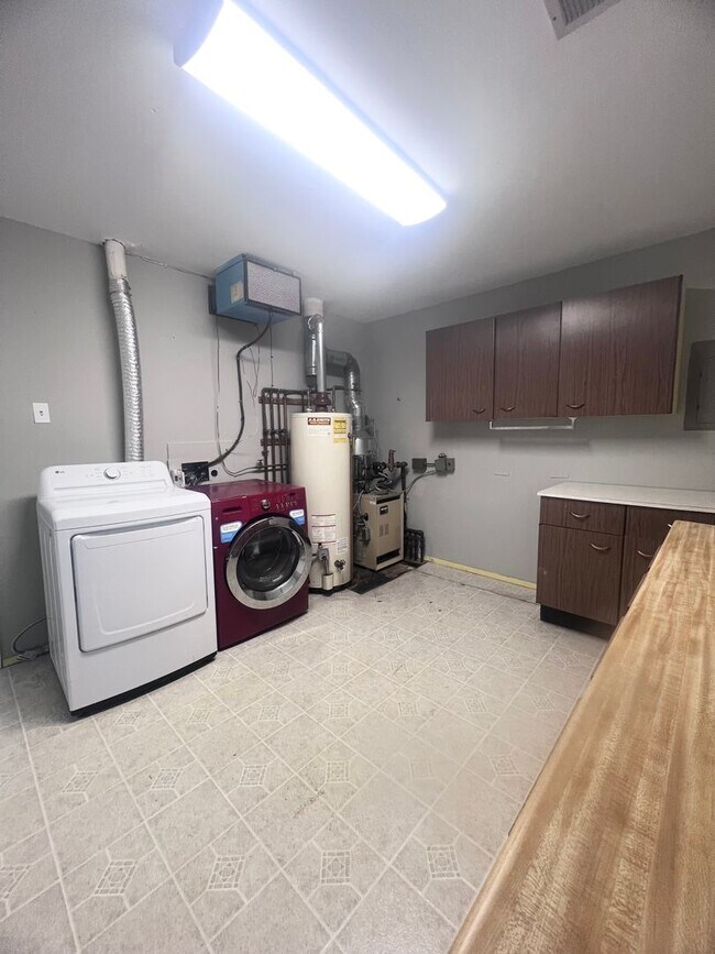 Building Photo - Fully Renovated 4 Bed / 2 Bath Home for Rent – South County (63125)