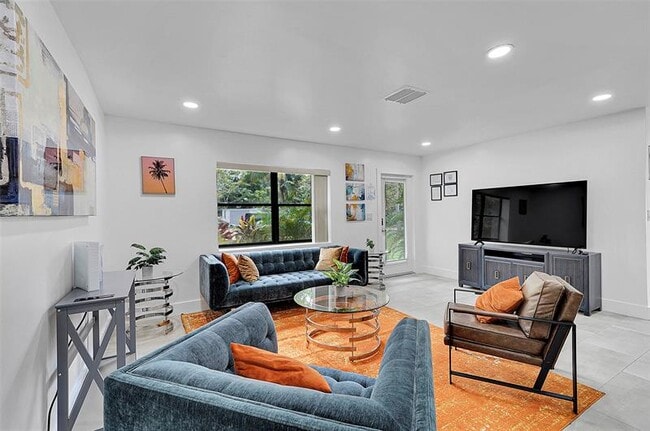 Building Photo - 400 NE 26th Dr