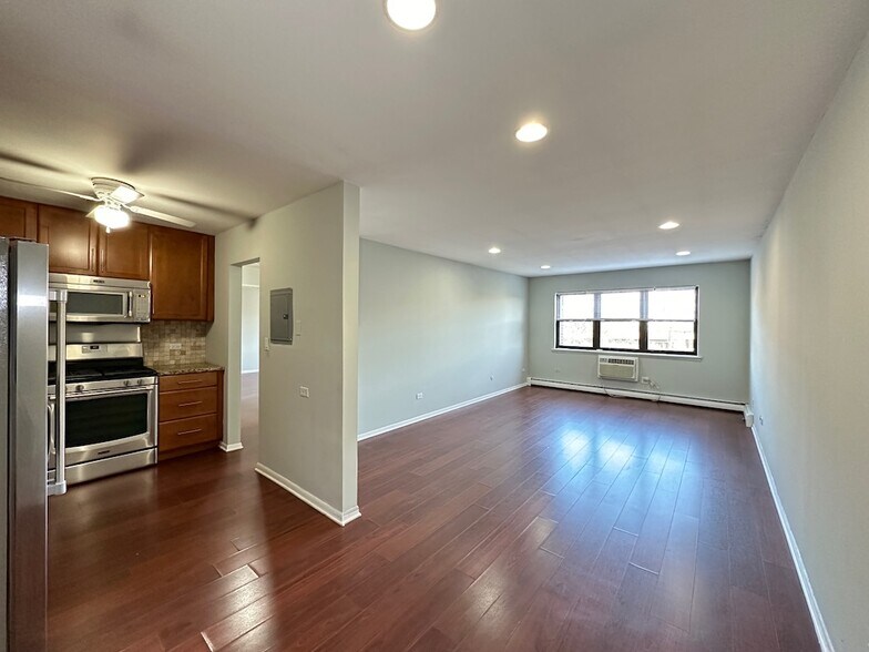 Building Photo - 701 Elm Pl