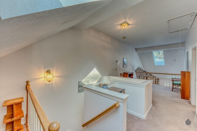 Building Photo - 102 Longfellow Dr