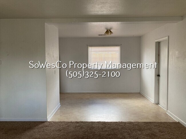 Building Photo - Cute 3 Bedroom Home with Garage