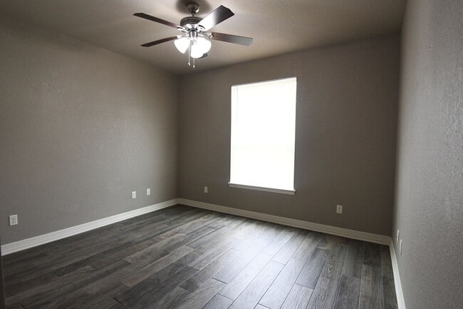 Building Photo - Modern 3-Bedroom 2 Bath Duplex in South Tyler