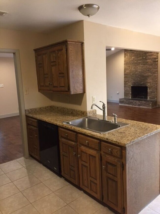 Building Photo - 8021 Bobwhite Dr