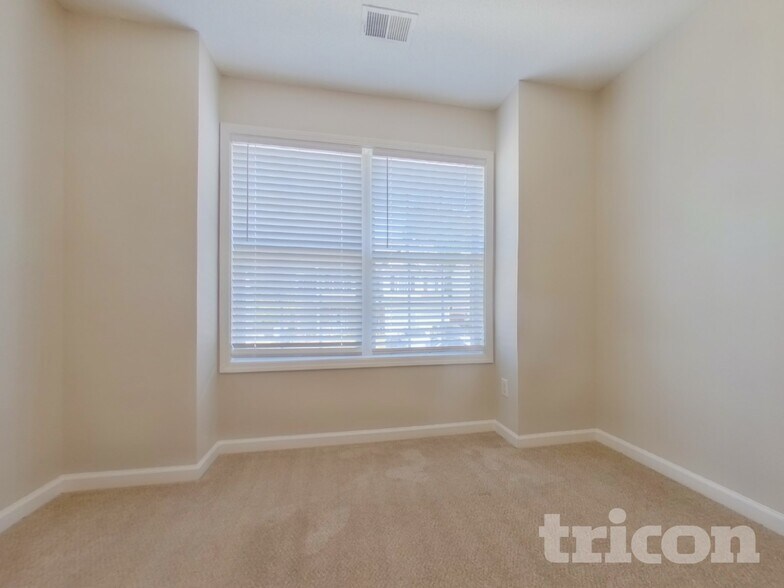 Building Photo - 121 Omega Ct