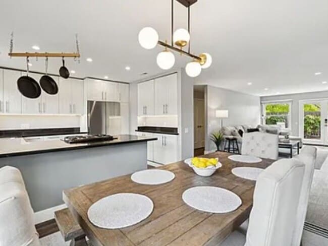 Building Photo - 641 Centre Ct