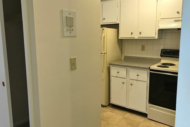 Building Photo - 95 Powers St