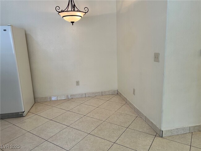 Building Photo - 2141 Hussium Hills St