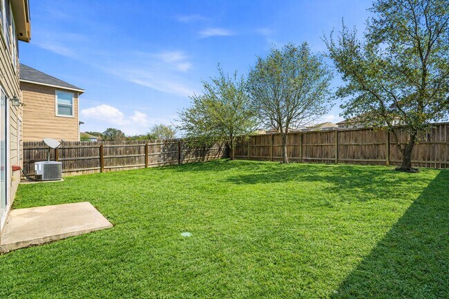 Building Photo - Spacious 4-Bedroom Home with Flexible Floor Plan in Growing West San Antonio