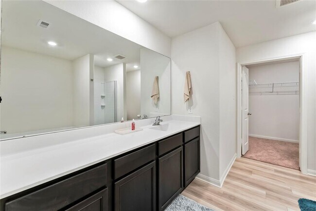 Building Photo - 408 Elaine Vly Dr