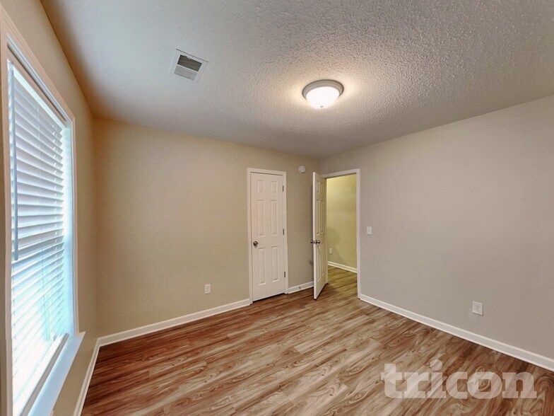 Building Photo - 12 New Stock Ct