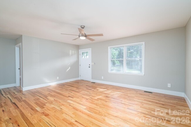 Building Photo - 412 Forest Dr