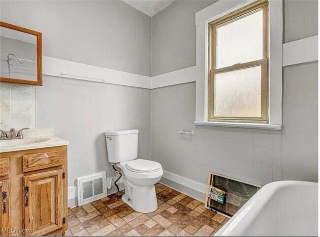 Building Photo - 3635 E 49th St