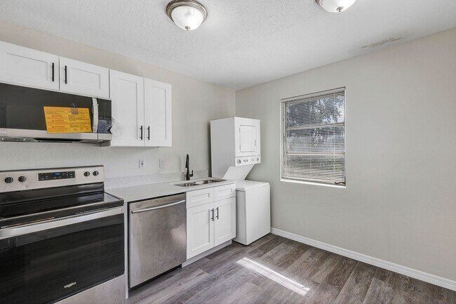 Building Photo - 751 Bellevue Ave