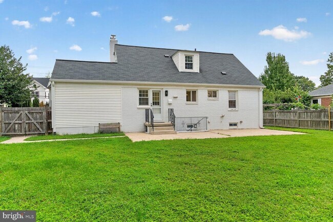 Building Photo - 6015 Backlick Rd