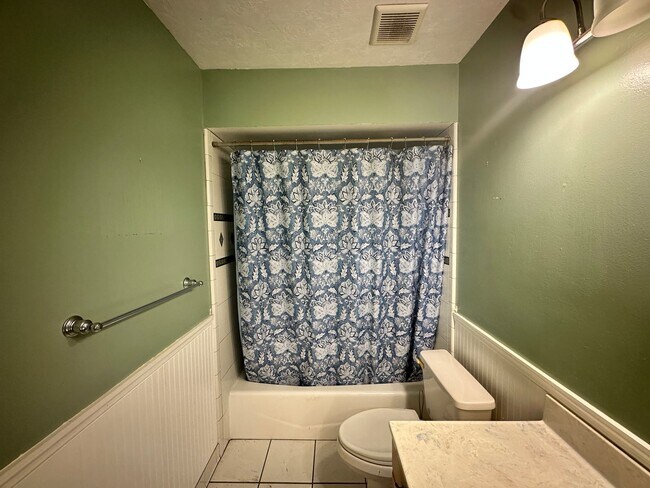 Building Photo - Spacious 4-Bedroom Home with Pool on Half ...