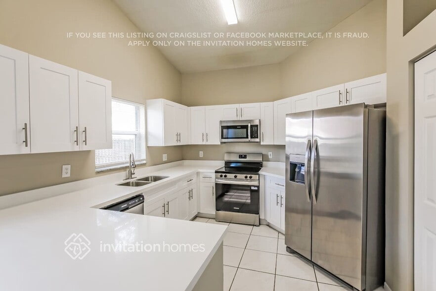 Building Photo - 1365 SW 106th Ave