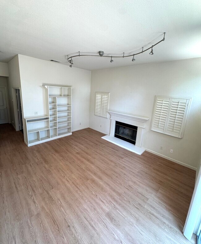 Building Photo - 5017 Toyon Way