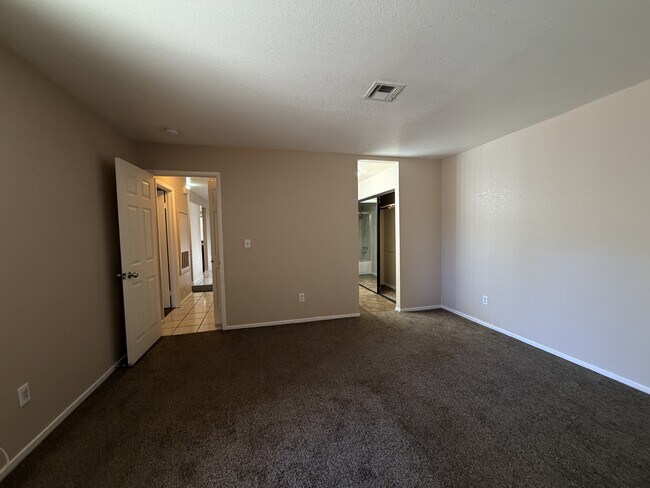 Building Photo - 6250 W Flamingo Rd