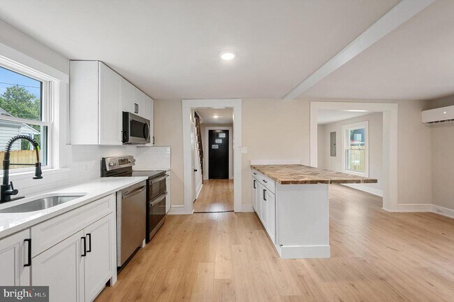 Building Photo - 553 Highland Ave