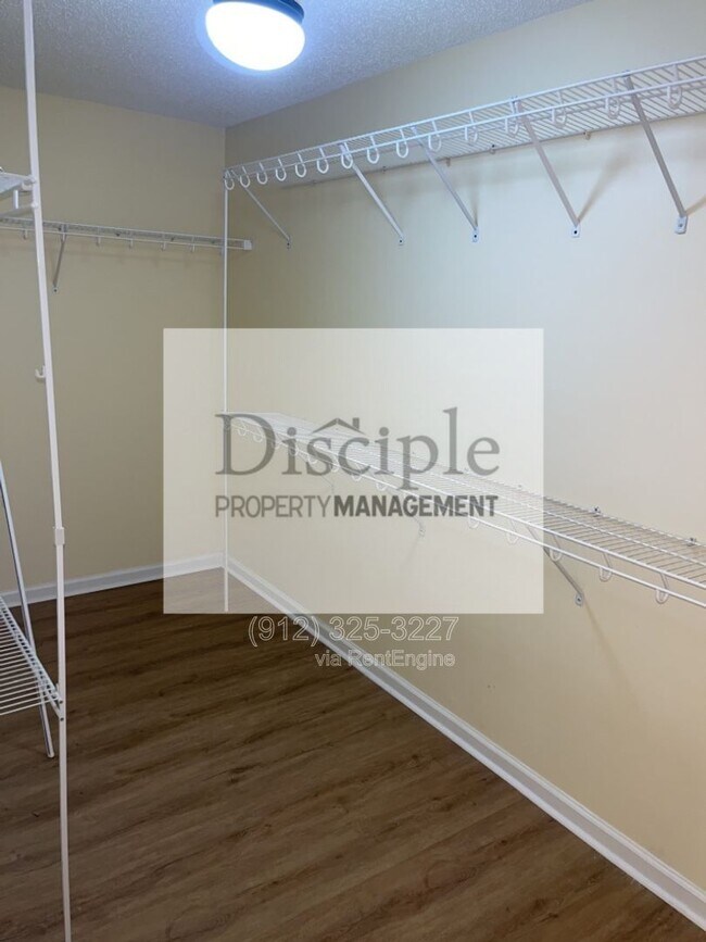 Building Photo - 295 Creekside Cir