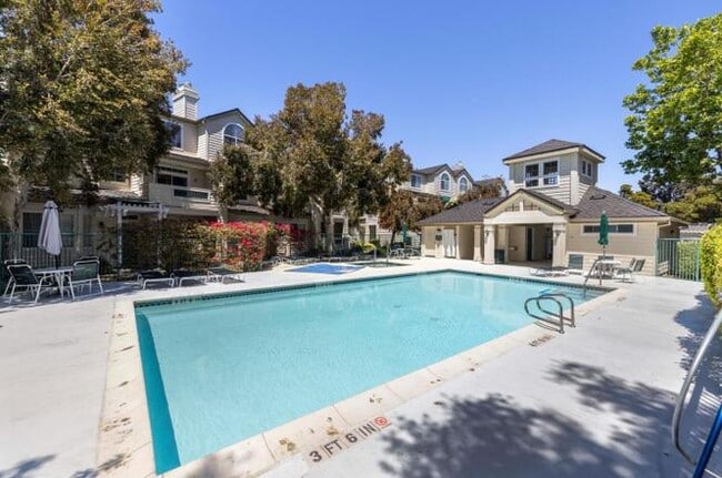 Building Photo - APARTMENT