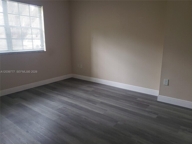 Building Photo - 231 SW 116th Ave
