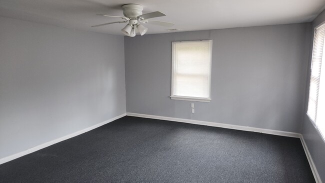 Building Photo - 817 Perry Dr