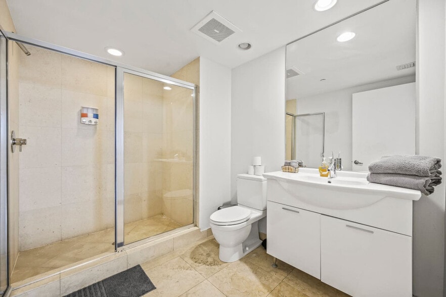 Building Photo - 485 Brickell Ave