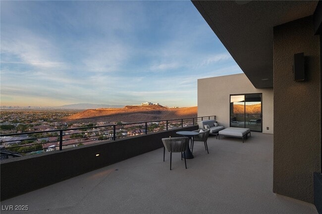Building Photo - 810 Dragons Eye Dr