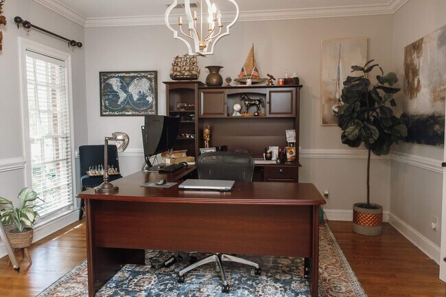 Building Photo - 565 Schaeffer Loop