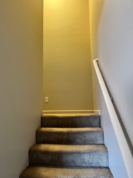 Building Photo - 3127 17th Ave W