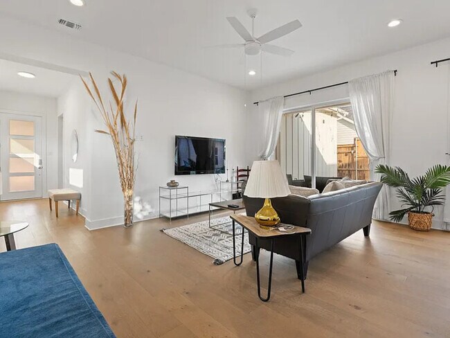 Building Photo - 2825 Townsend Dr