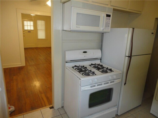 Building Photo - 707 Graham Pl