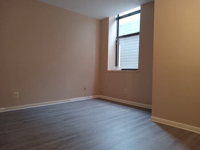 Building Photo - 54 W Cherry St