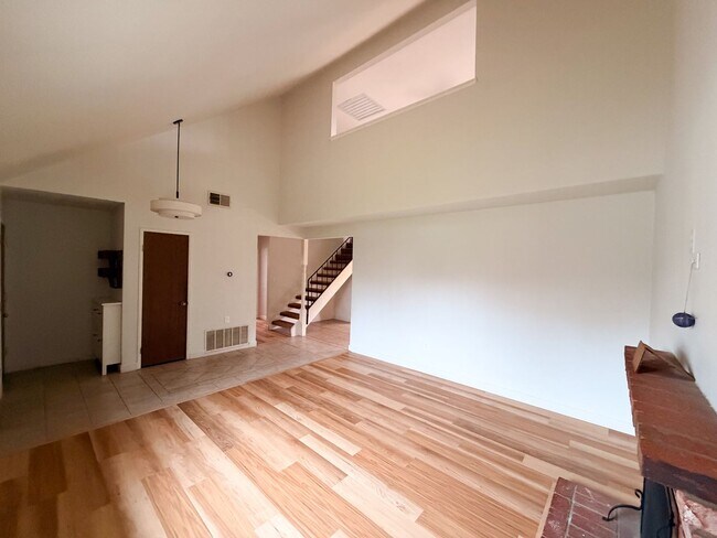 Building Photo - 950 Pembroke Way