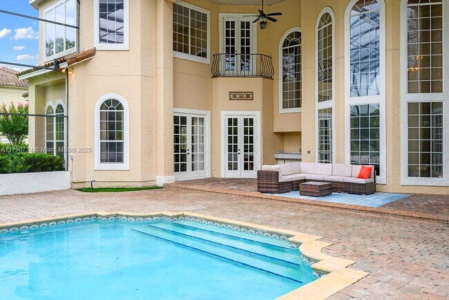 Building Photo - 2357 Alaqua Dr